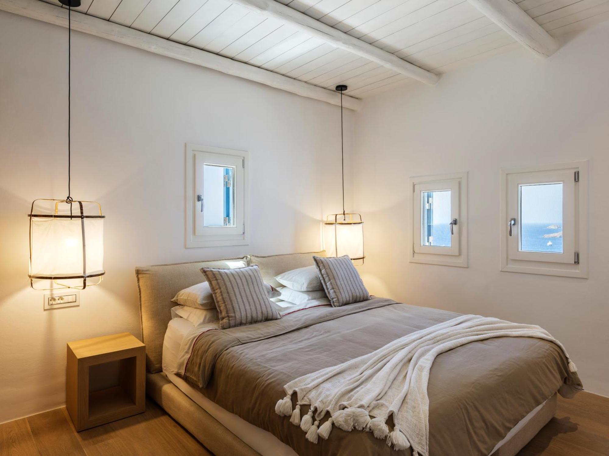 V&V Guest House - Luxury Suites Ornos  Exterior photo