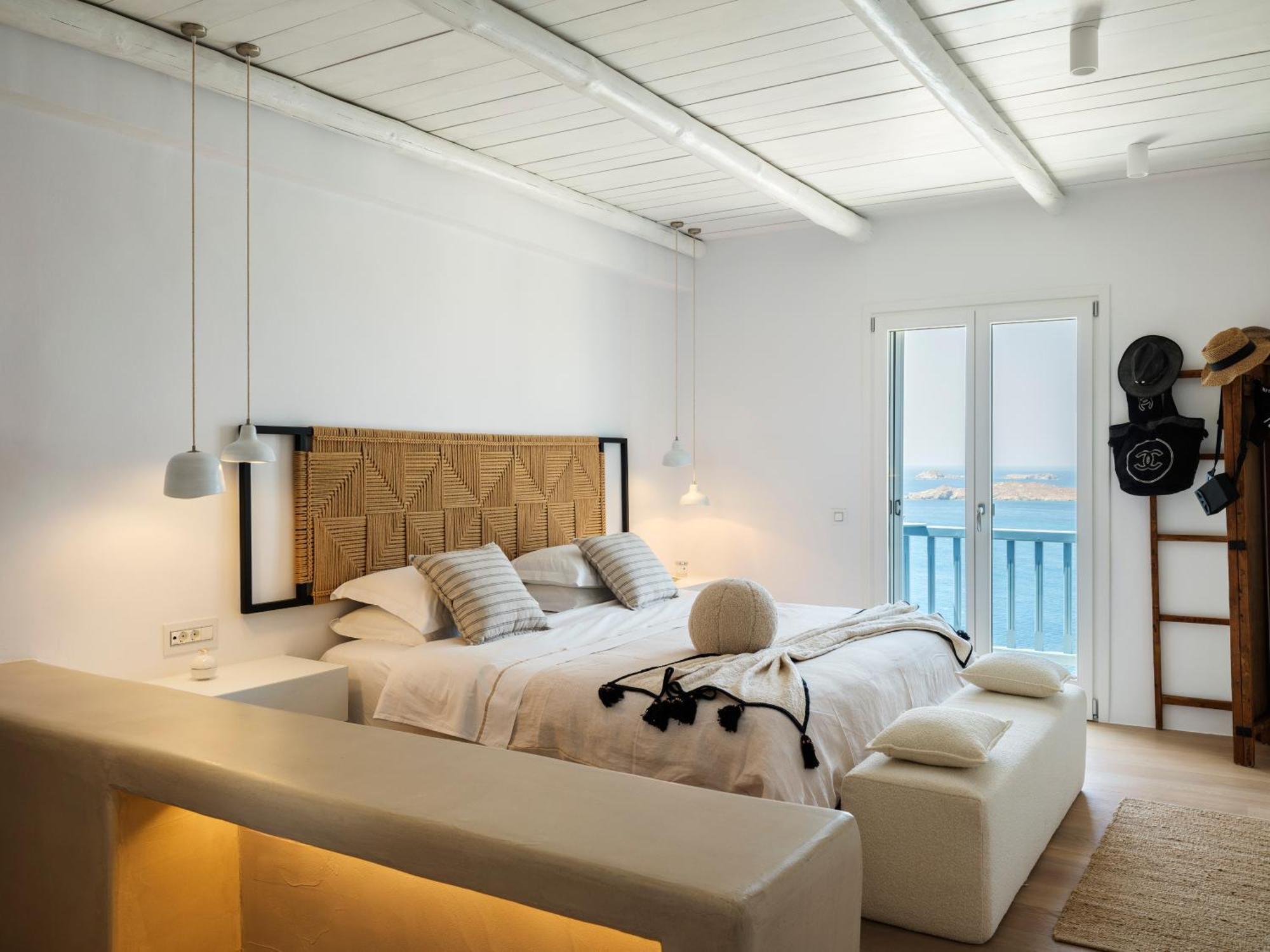 V&V Guest House - Luxury Suites Ornos  Exterior photo