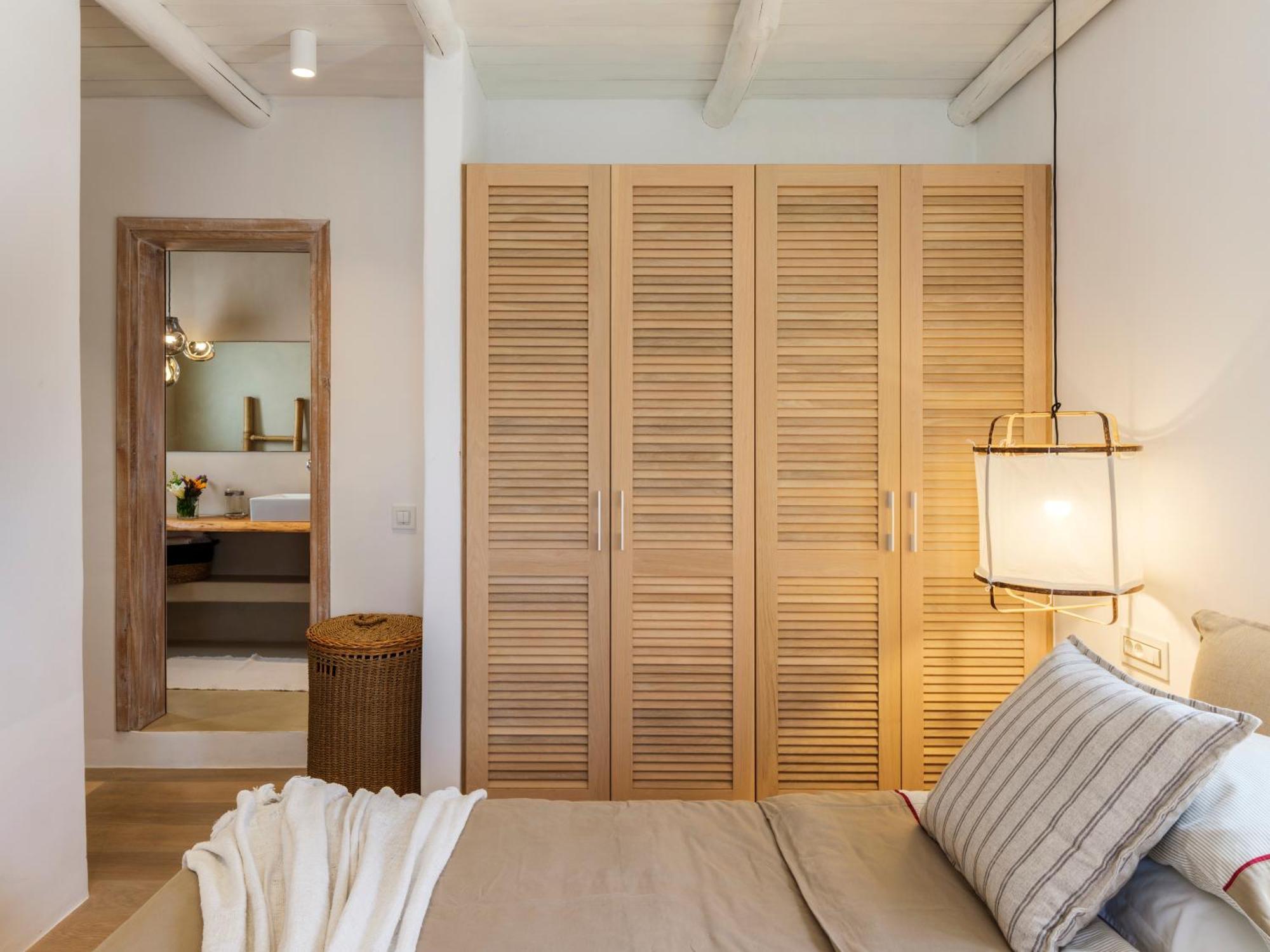 V&V Guest House - Luxury Suites Ornos  Exterior photo