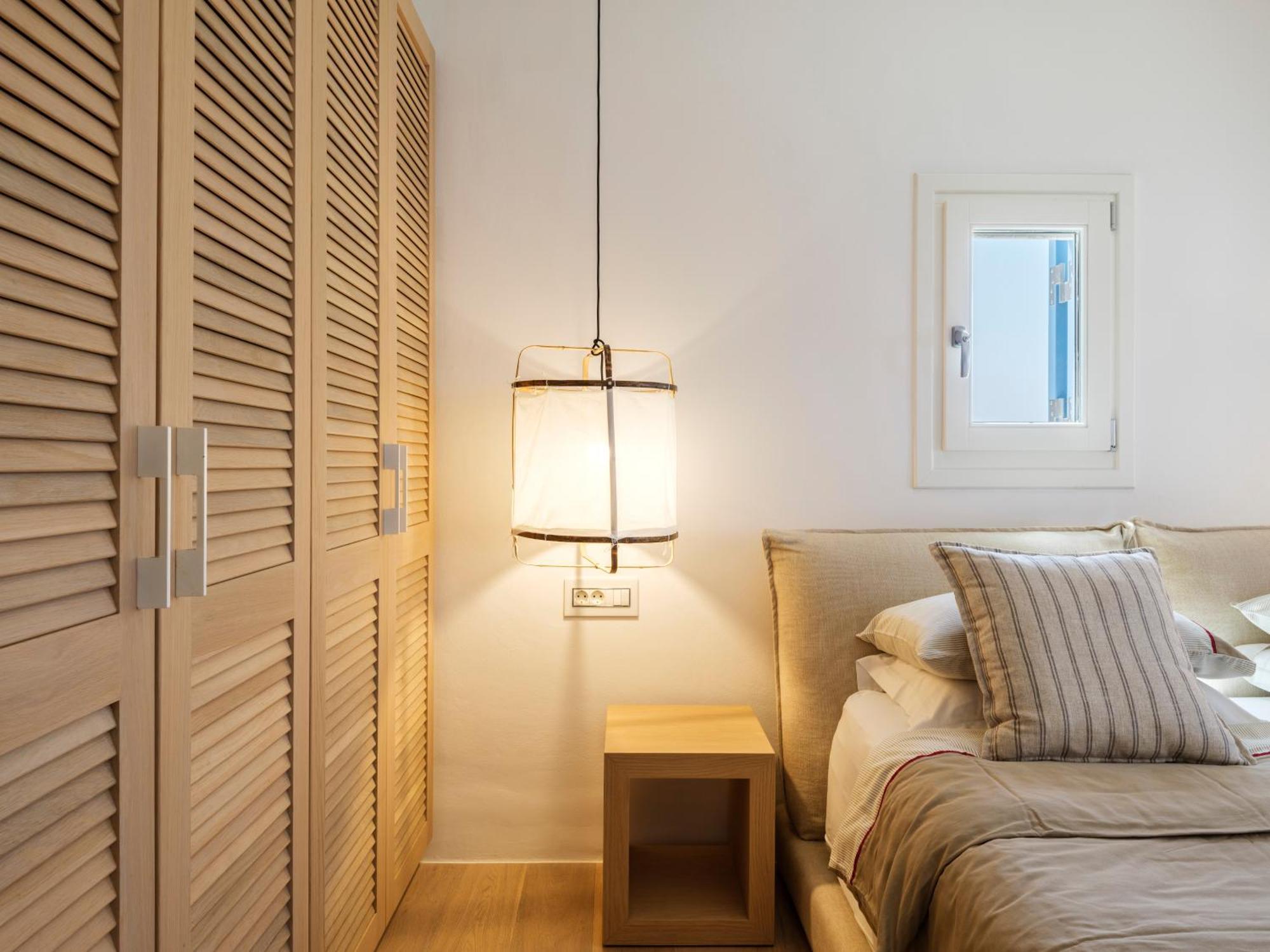 V&V Guest House - Luxury Suites Ornos  Exterior photo