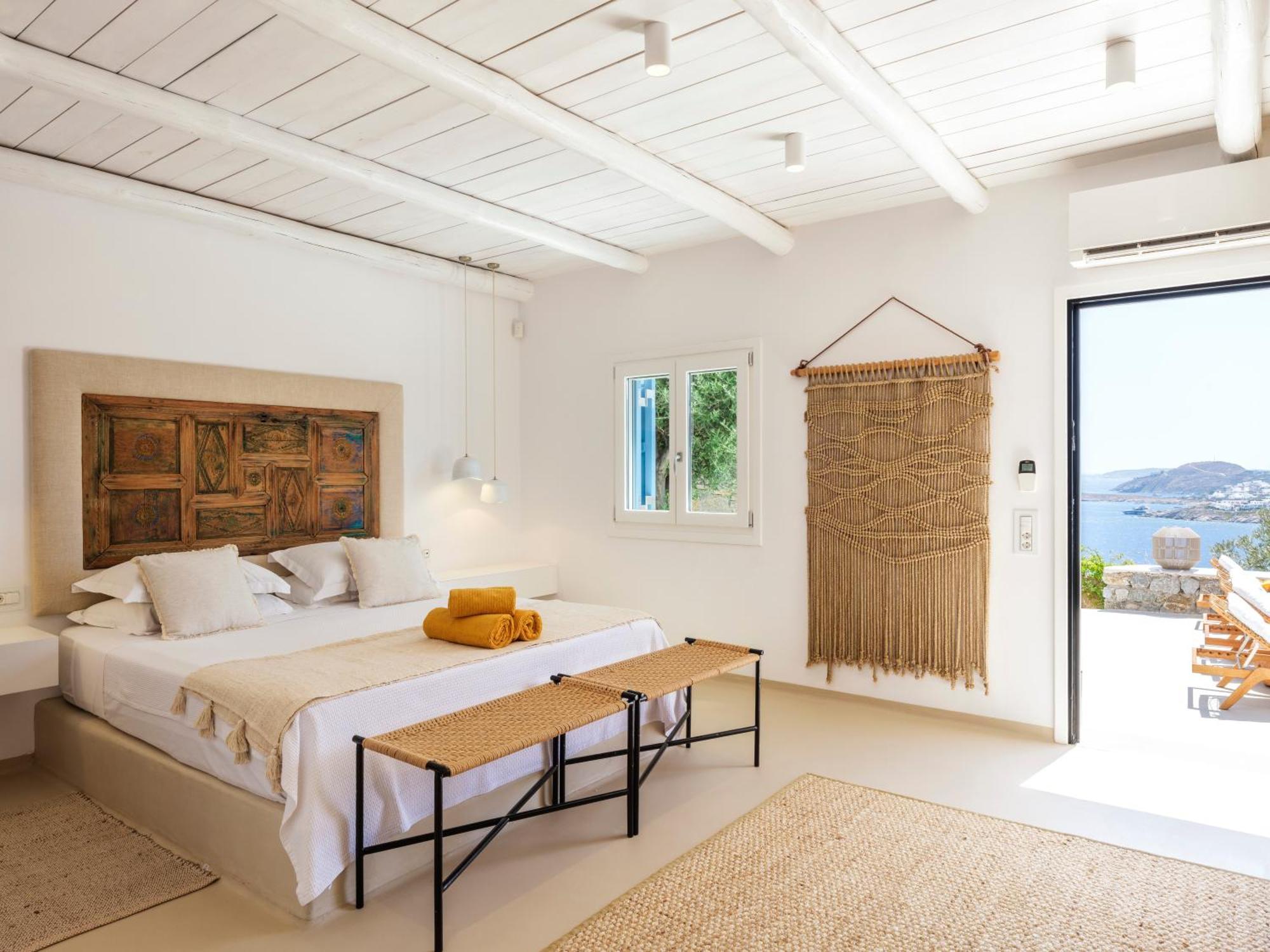 V&V Guest House - Luxury Suites Ornos  Exterior photo