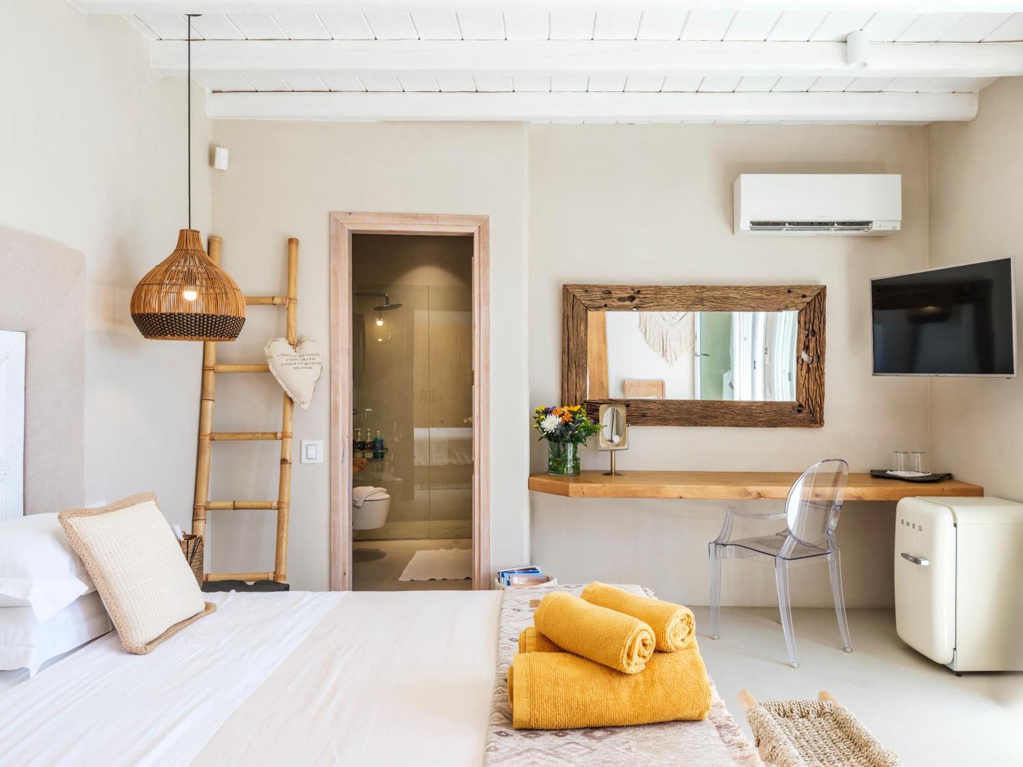 V&V Guest House - Luxury Suites Ornos  Exterior photo