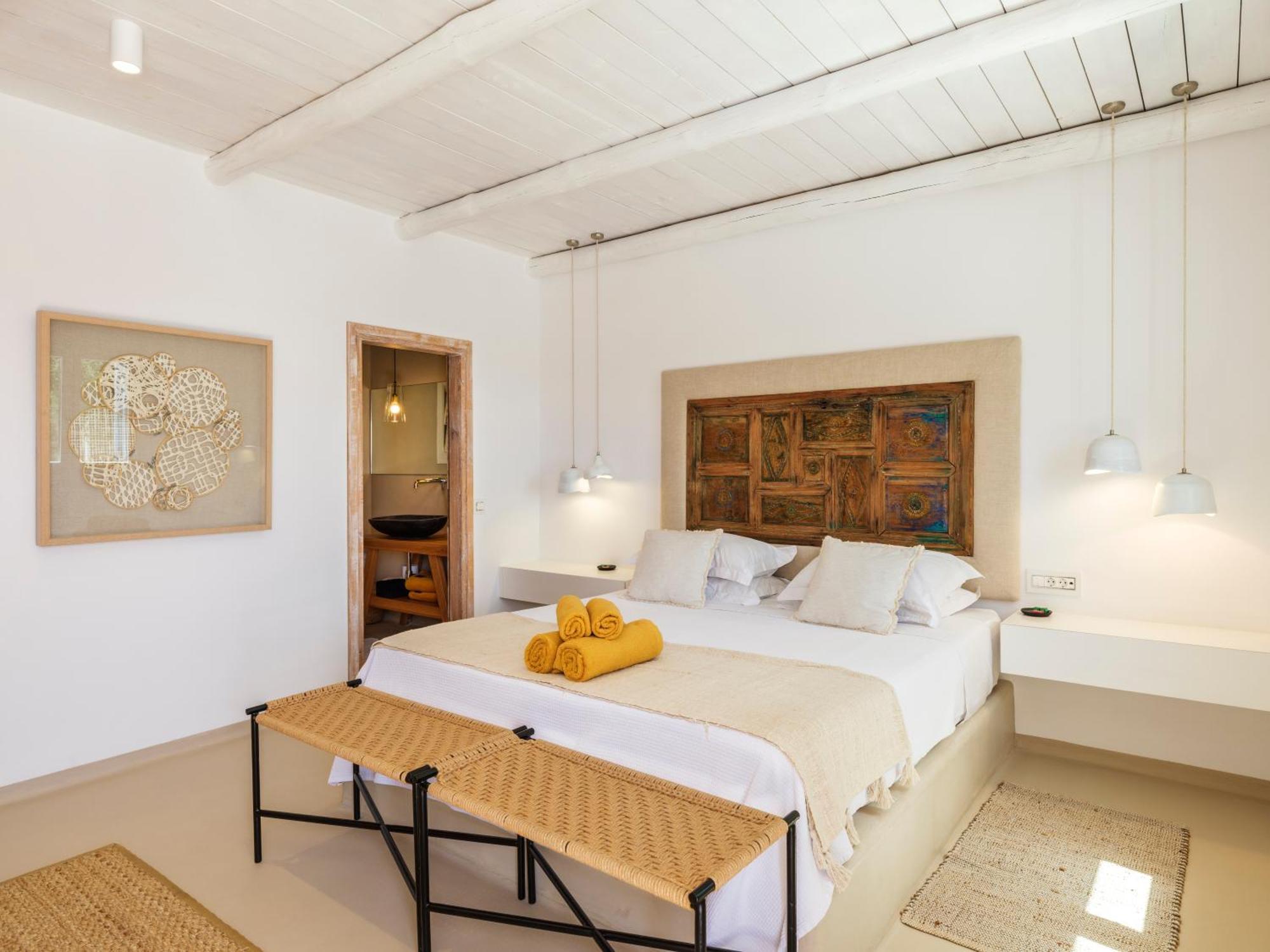 V&V Guest House - Luxury Suites Ornos  Exterior photo