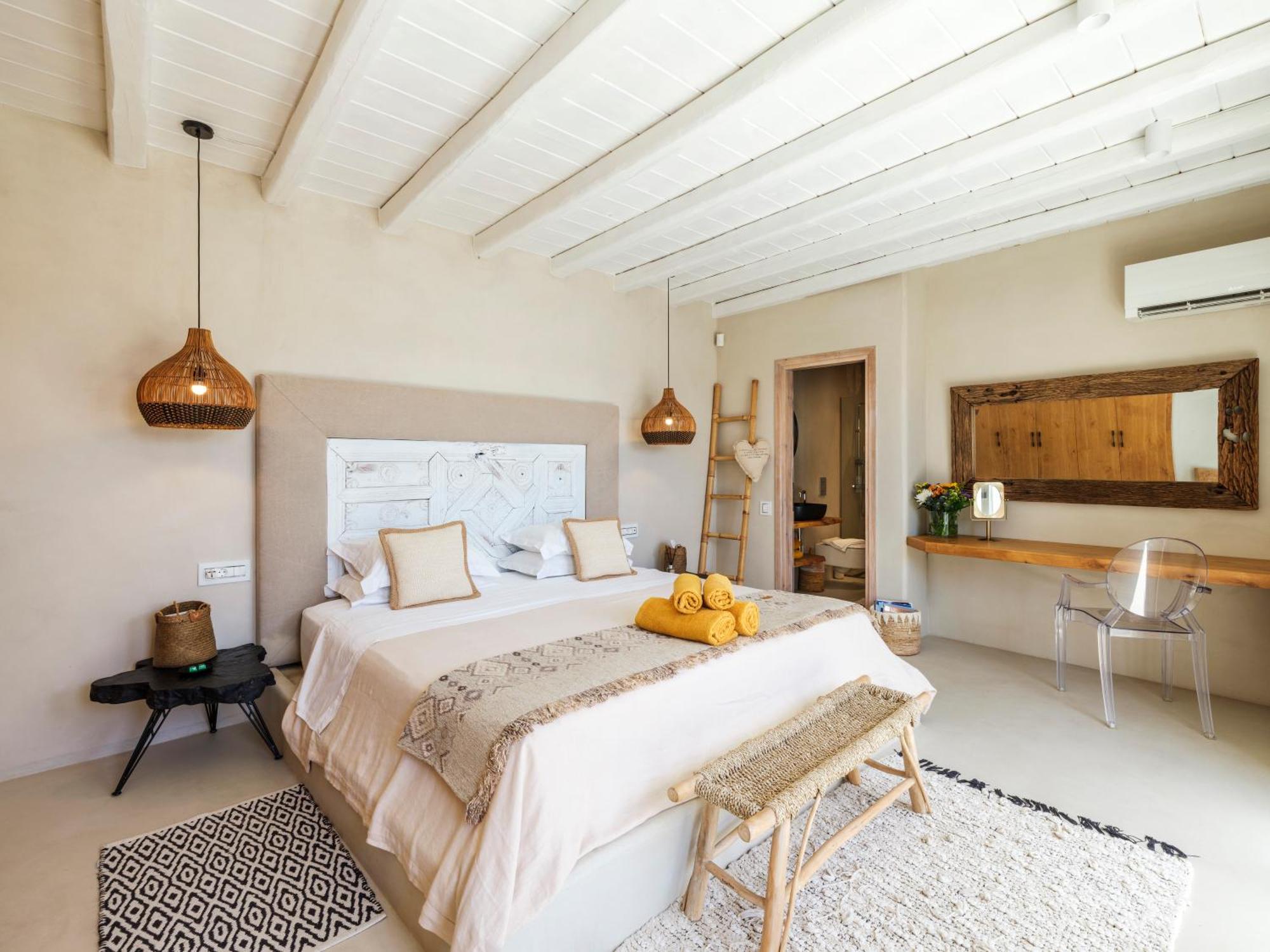 V&V Guest House - Luxury Suites Ornos  Exterior photo