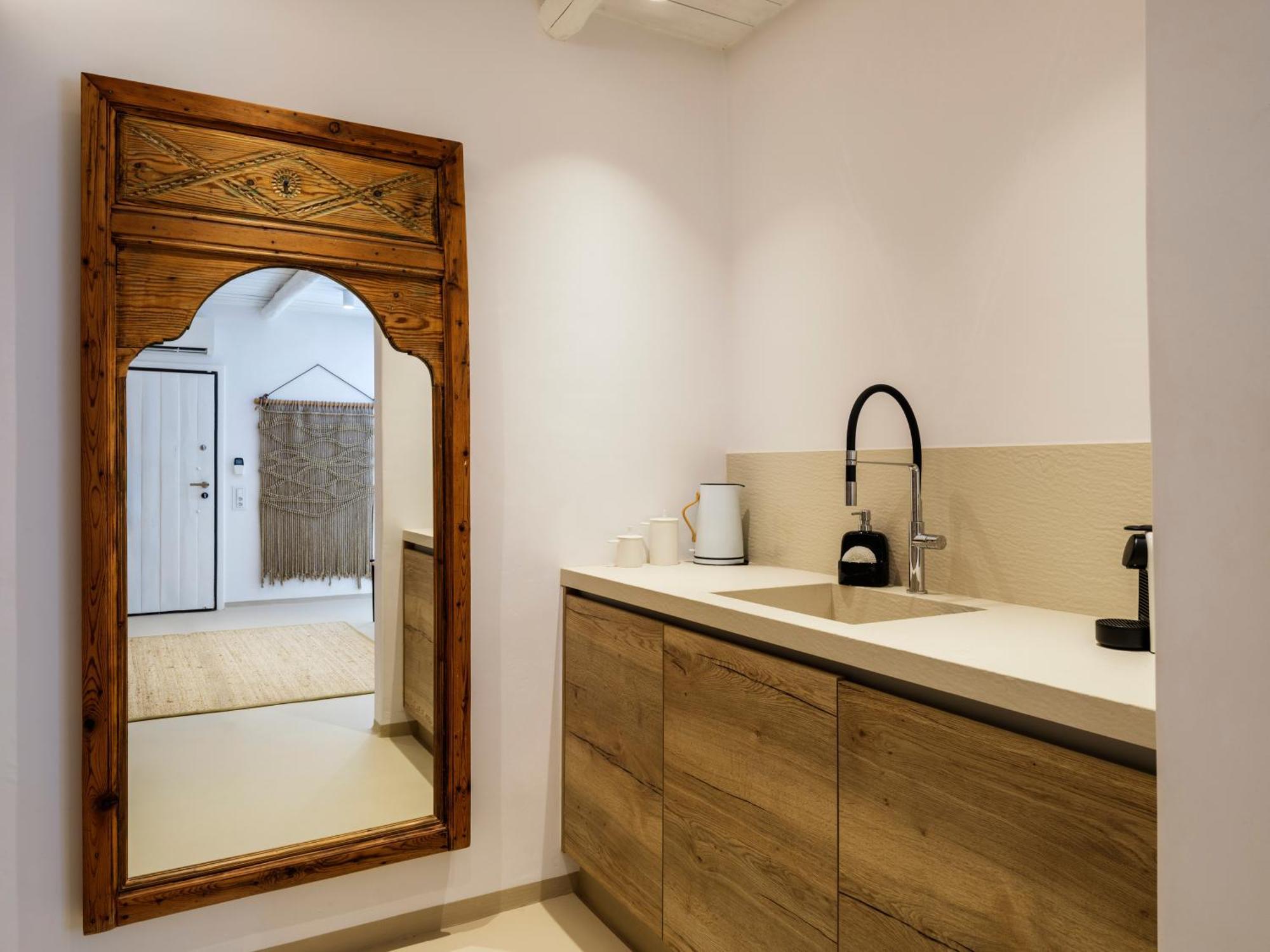 V&V Guest House - Luxury Suites Ornos  Exterior photo
