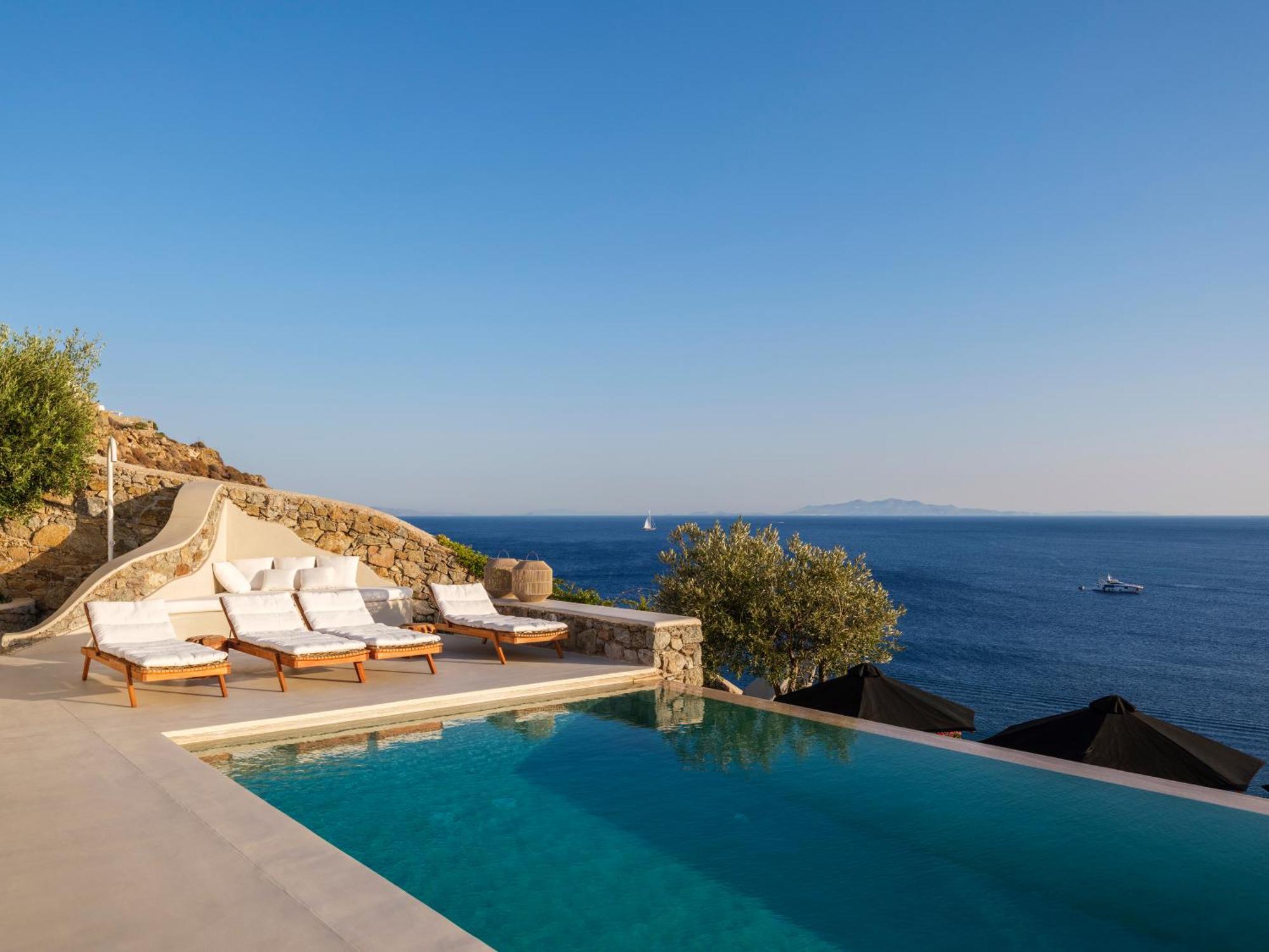 V&V Guest House - Luxury Suites Ornos  Exterior photo