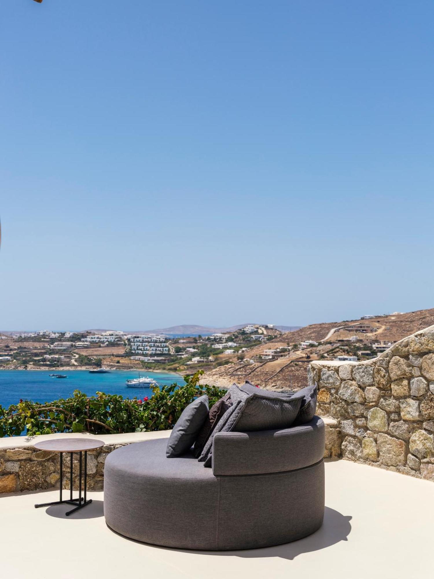 V&V Guest House - Luxury Suites Ornos  Exterior photo